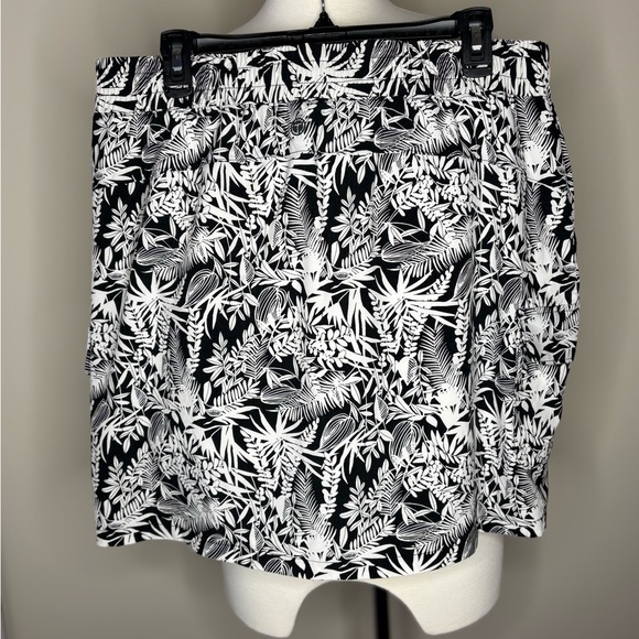 Talbots Black and White Floral Skort - Picture 7 of 13
